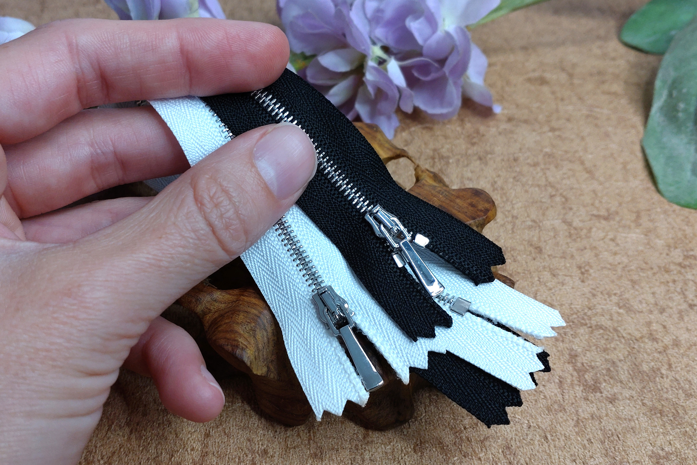 close-end-metal-zipper-num2-2