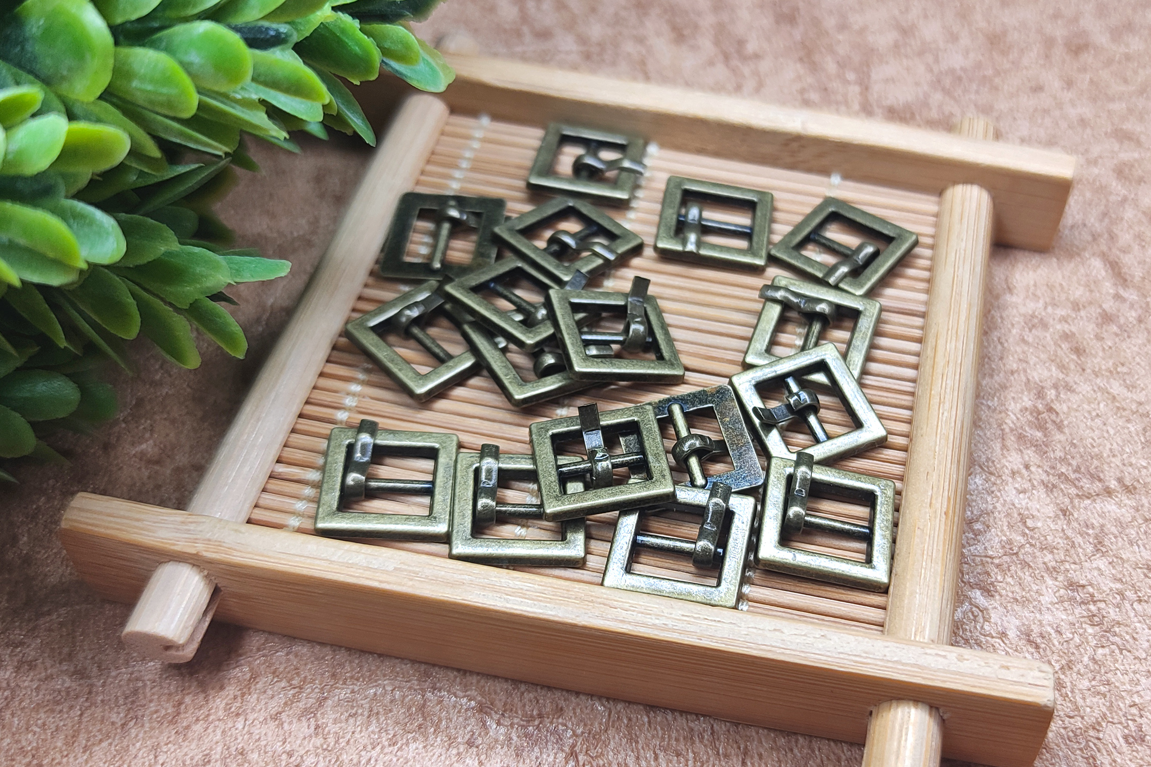 medium-buckles-square-4