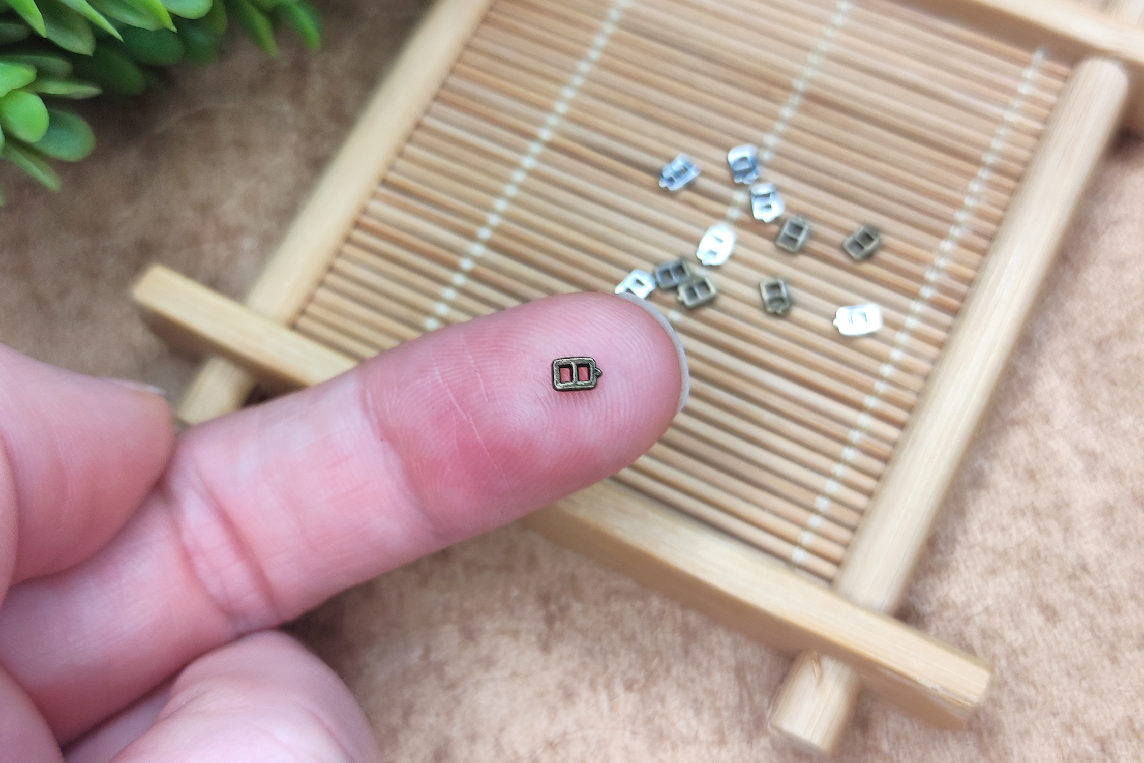 micro-buckles-1.5mm-1