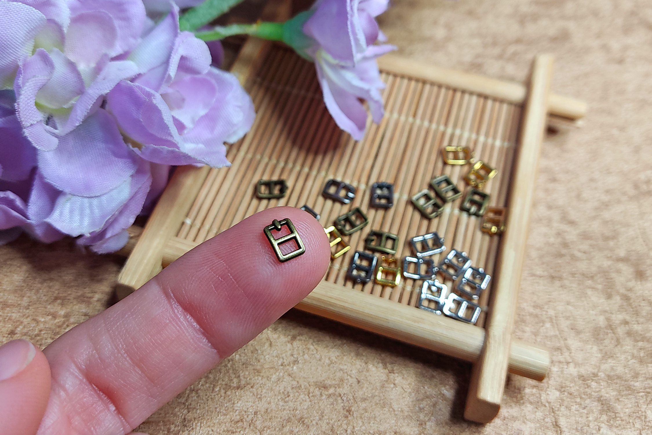 micro-buckles--type--2-1