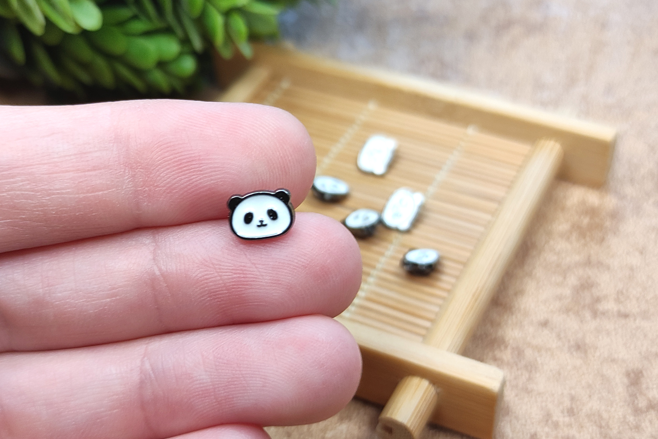 panda-buttons-3-main